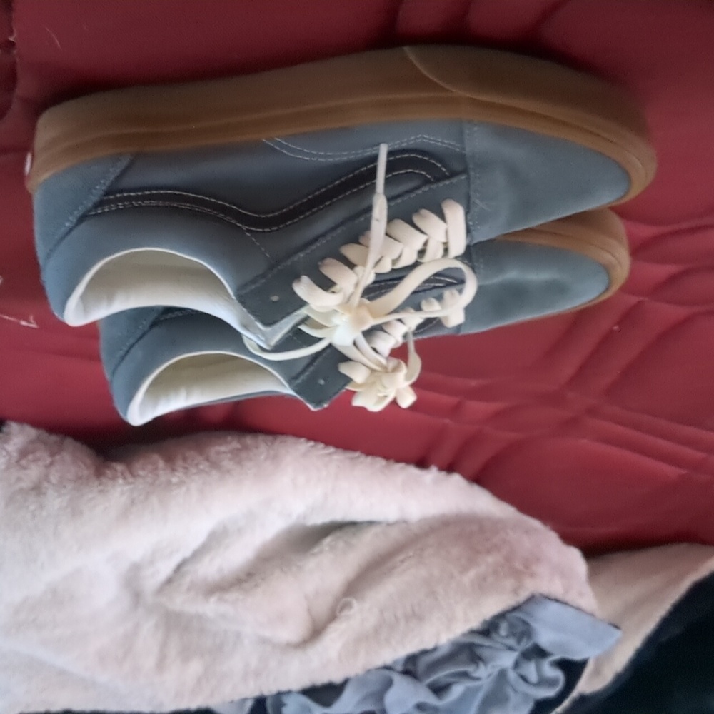 Vans - Picture 2 of 3